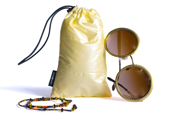 Oggetti idee per regalo di Natale, borsetta morbida gialla per occhiali e oggetti - Ottica Freddio